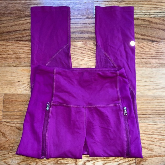 Lululemon fuchsia crop leggings size 2 - Picture 2 of 5